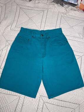 Nuovo Vintage Green Denim Shorts men’s size 32 90s jorts